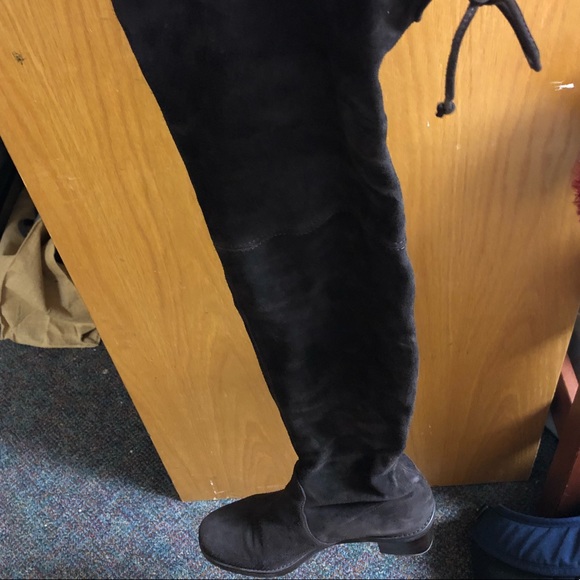 Stuart Weitzman Tieland boot in dark brown - Picture 2 of 7